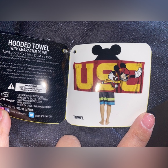 🏈 USC - Mickey Mouse Hooded Towel - Picture 3 of 5